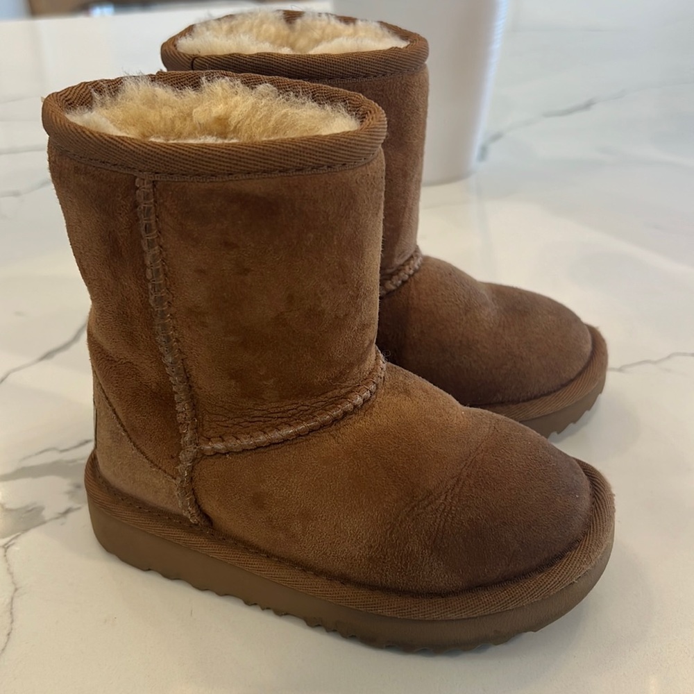 Toddler size 8 chestnut uggs